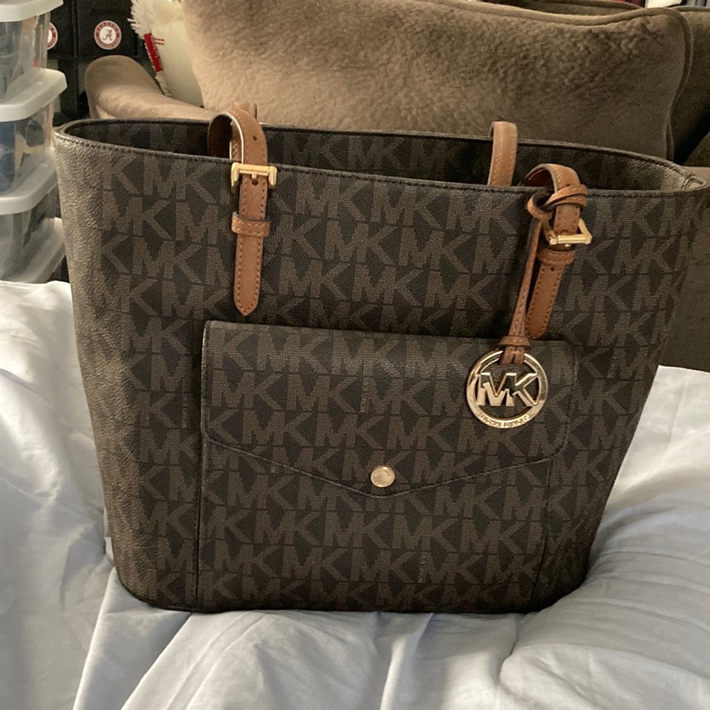 VGUC Michael Kors purse